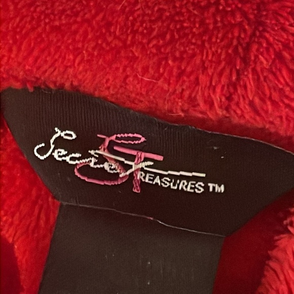 Secret Treasures Soft Red plush belted robe - Picture 7 of 12